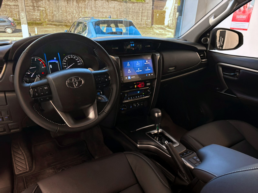 Baixa KM! - Toyota Hilux Sw4 Srx Plat. 4X4 2.8 Tb Die. Automático12