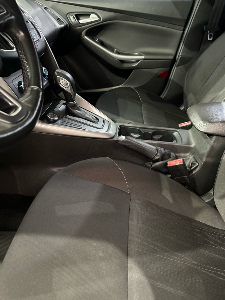 ford/focus se at 2.0