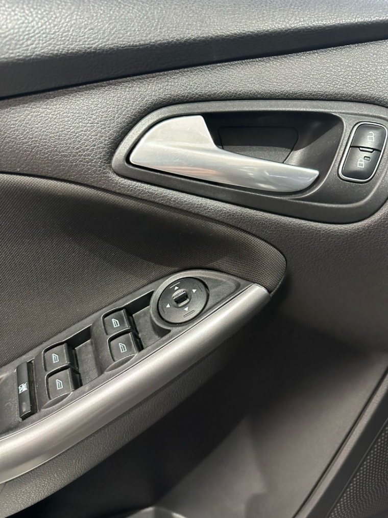 ford/focus se at 2.0
