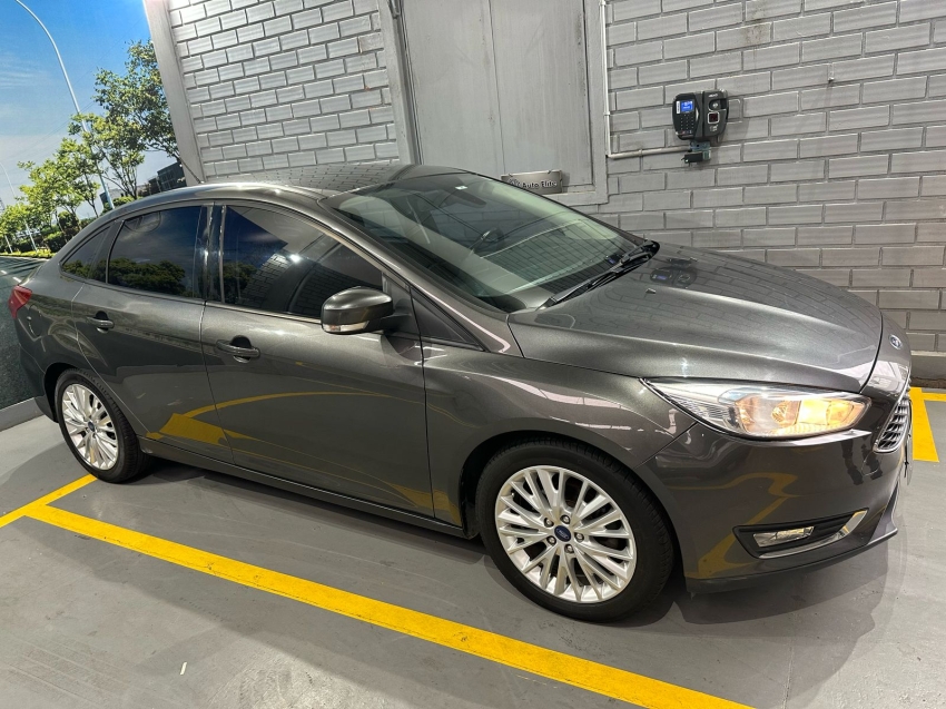 ford/focus se at 2.0
