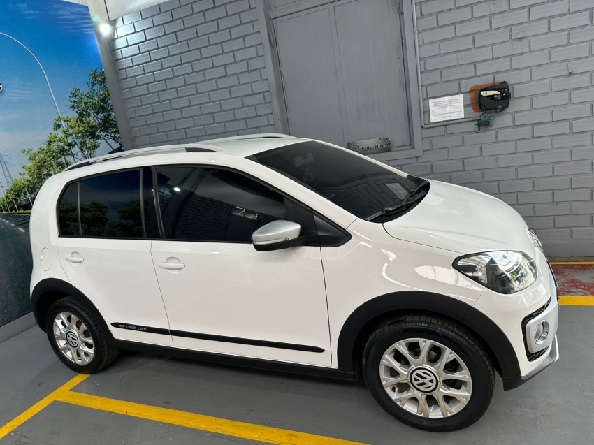 vw/up cross 1.0