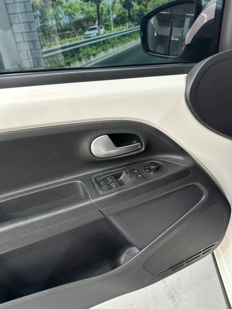 vw/up cross 1.0