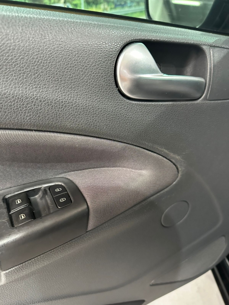 vw/voyage 1.6 comfort unico dono12