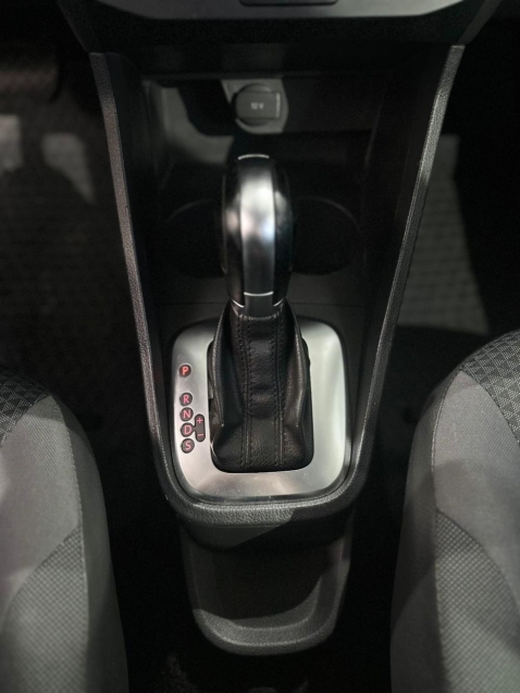 vw/voyage 1.6 automatico10