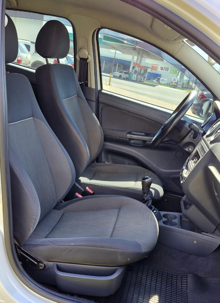 volkswagen voyage 1.0 mi 8v flex 4p manual 20136