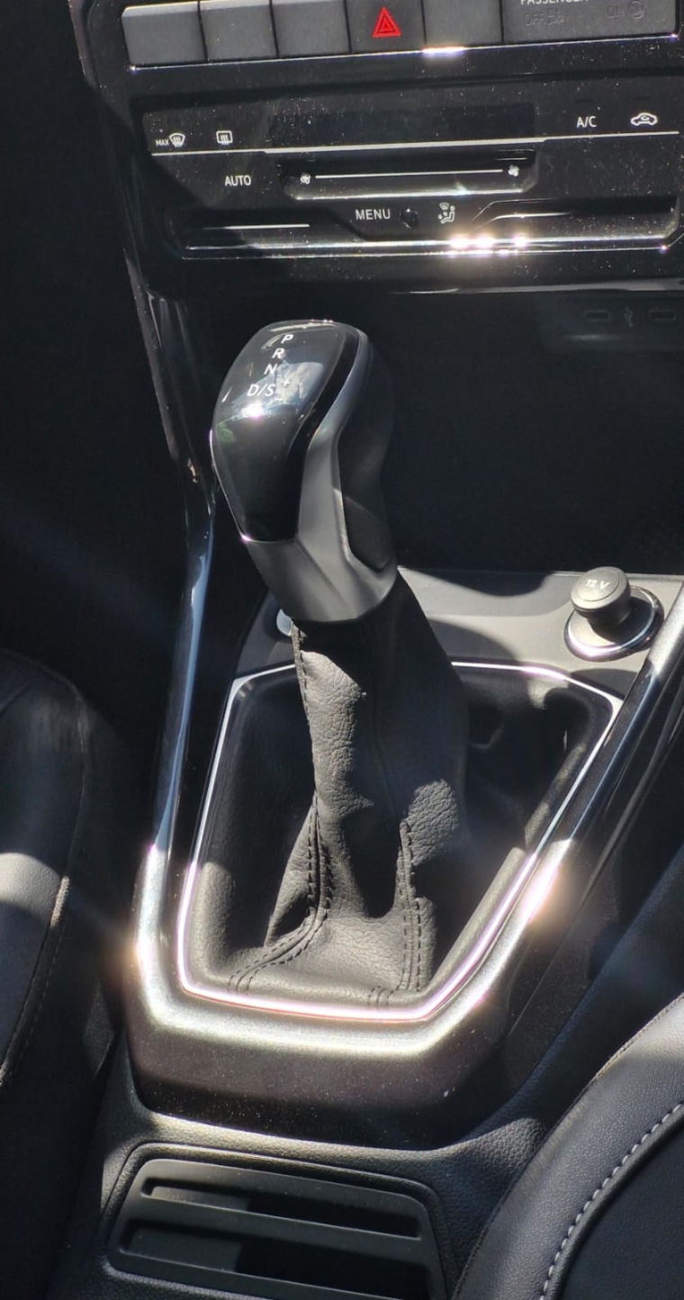 volkswagen t-cross 1.0 200 tsi total flex comfortline automatico 4p 202512