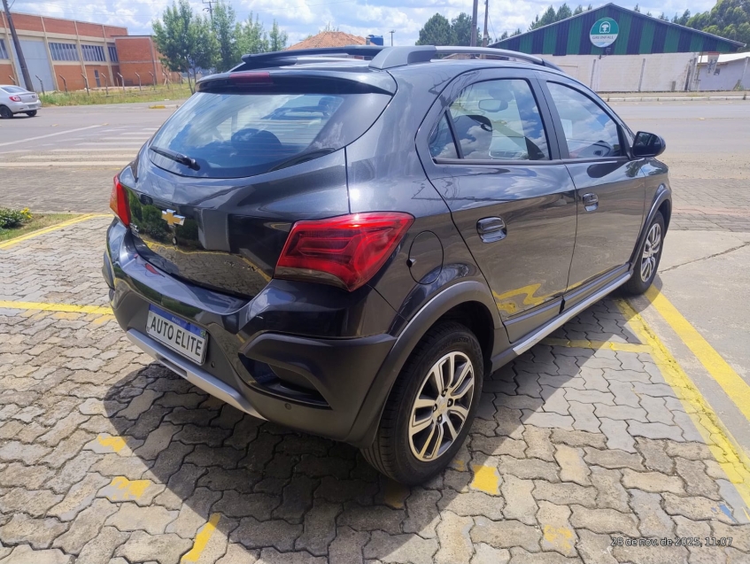 chevrolet /onix  1.4 mpfi activ 8v flex 4p manual,cinza,2016/2017,completo4