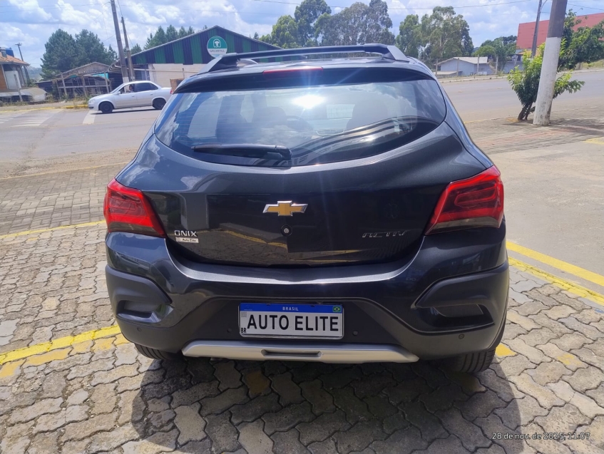 chevrolet /onix  1.4 mpfi activ 8v flex 4p manual,cinza,2016/2017,completo3