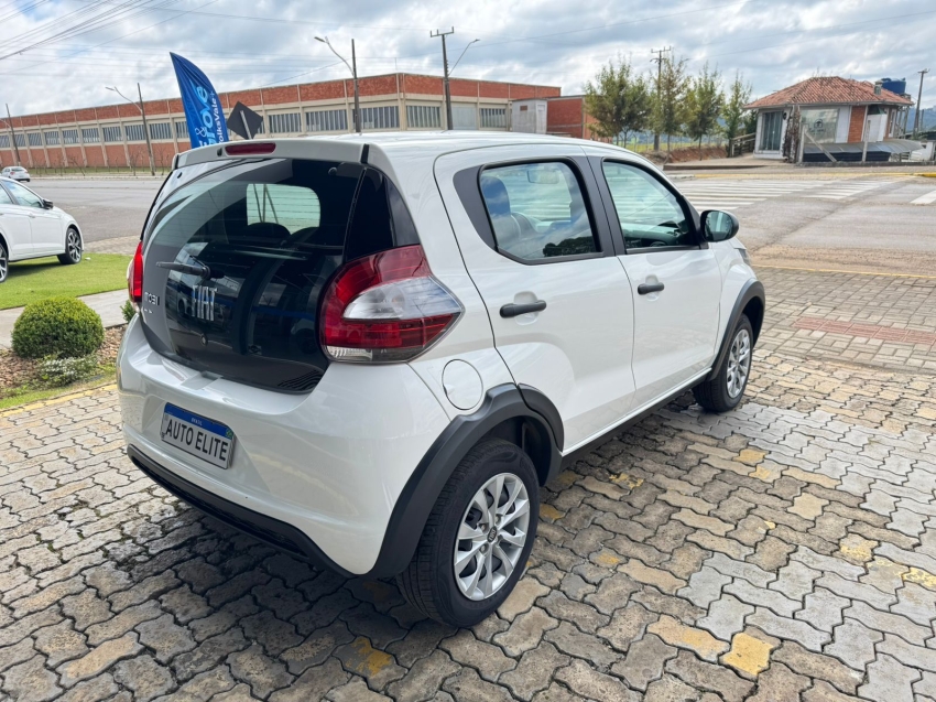 fiat/mobi 1.0 like ,branco, 2023/2014, completo4