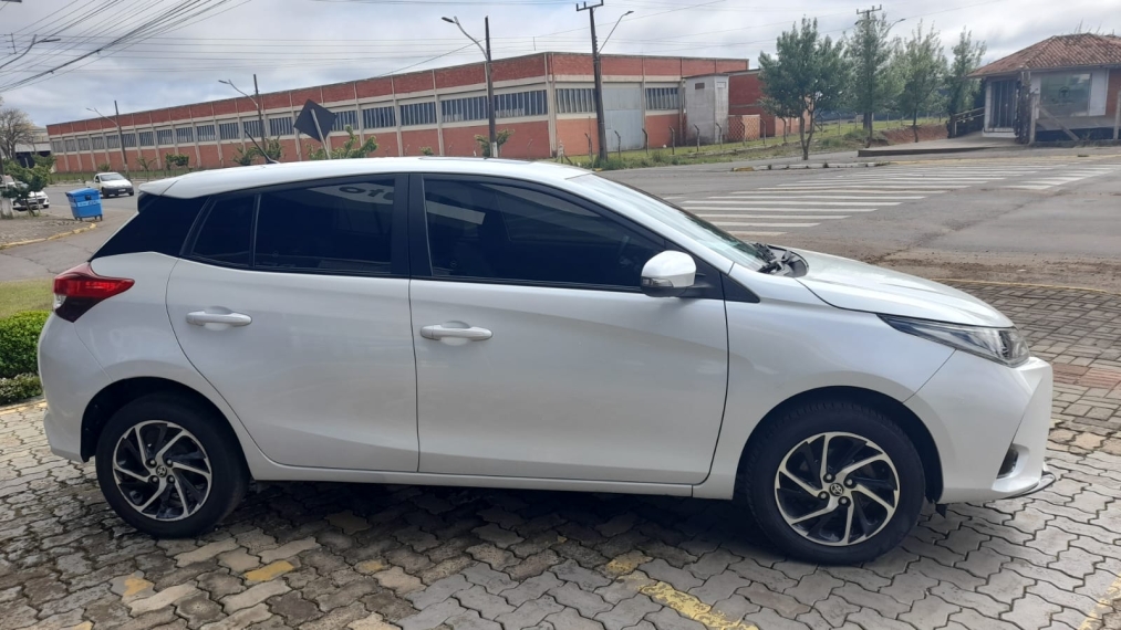 toyota/yaris xls 1.5,2022/2023 completo,branco4