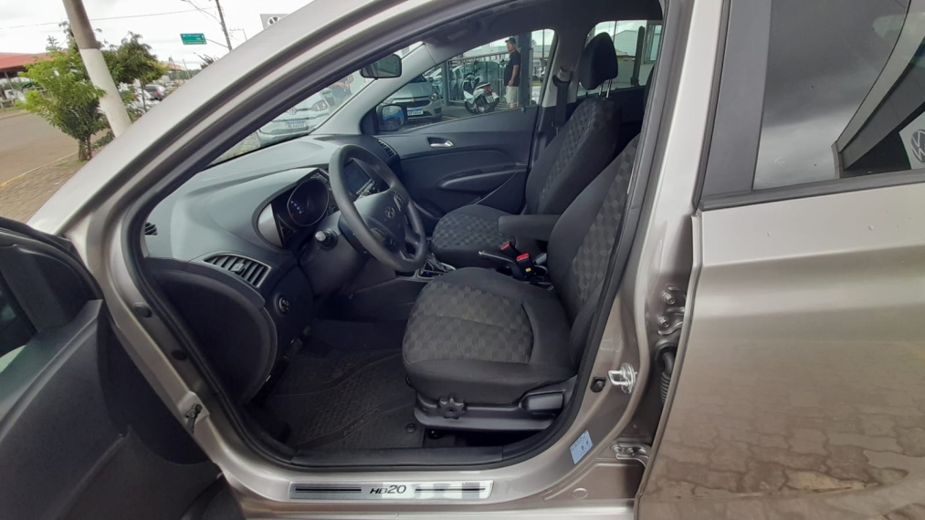 hyndai/hb20 1.6 comf,2017/2018/,prata,completo8