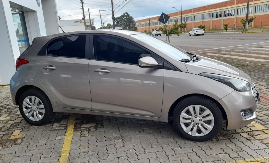 hyndai/hb20 1.6 comf,2017/2018/,prata,completo6