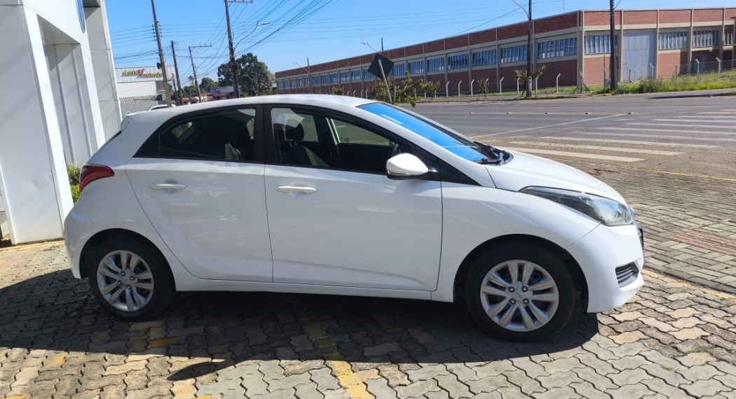 hb20 1.0 comfort,2018/2019,branco,completo5