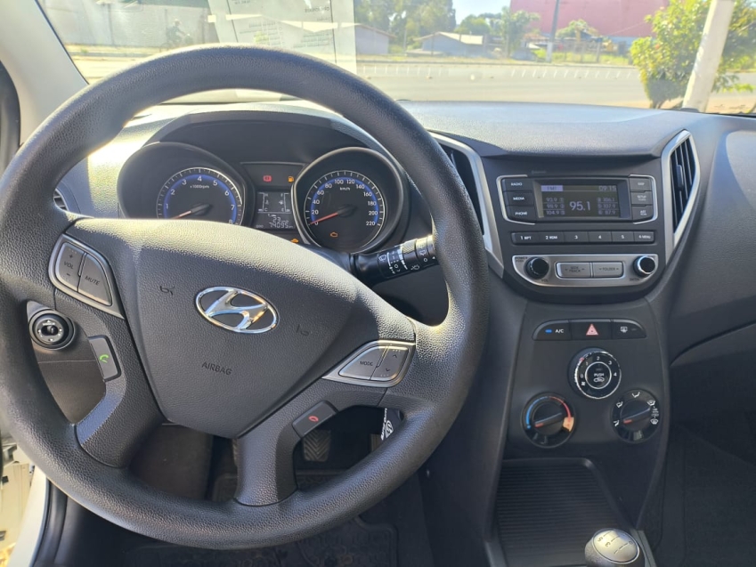 hb20 1.0 comfort,2018/2019,branco,completo9