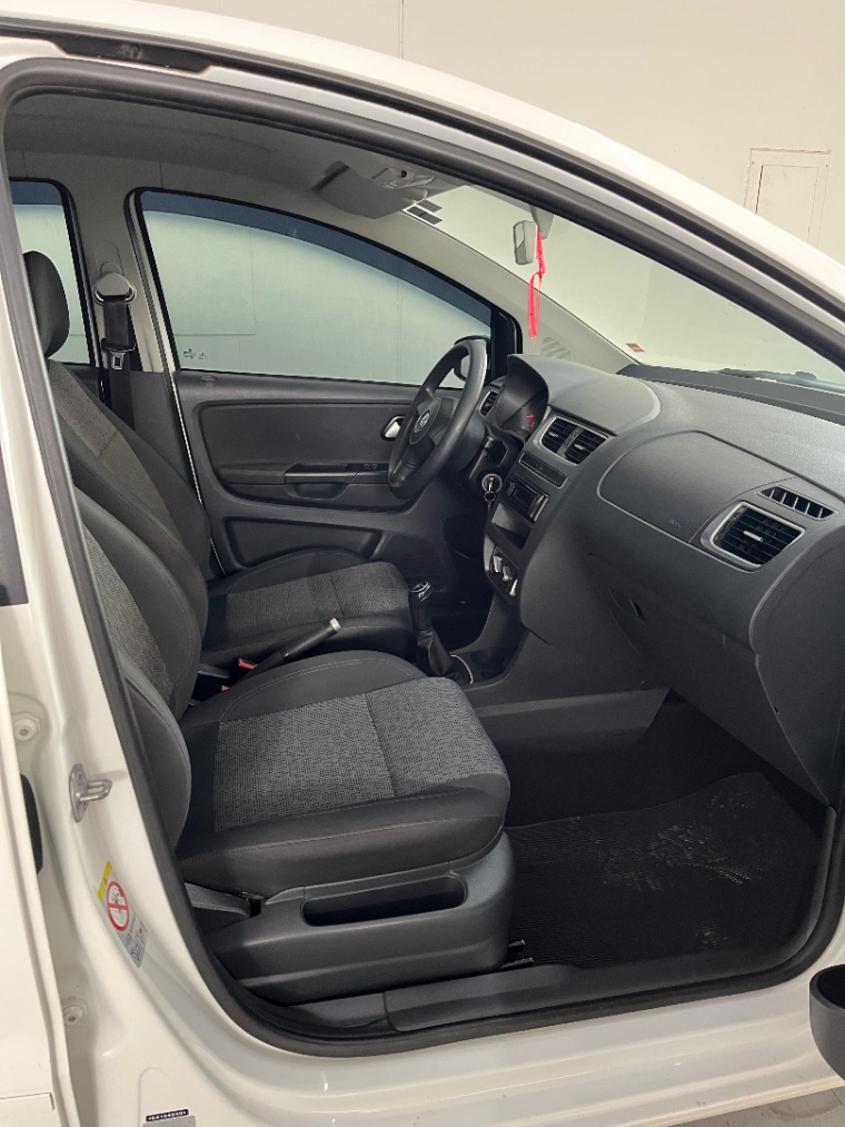 volkswagen fox 1.6 mi 8v flex 4p manual 2014