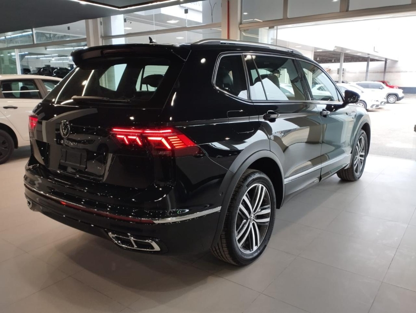 volkswagen tiguan 2.0 300 tsi gasolina allspace r-line automatico 4p 2025