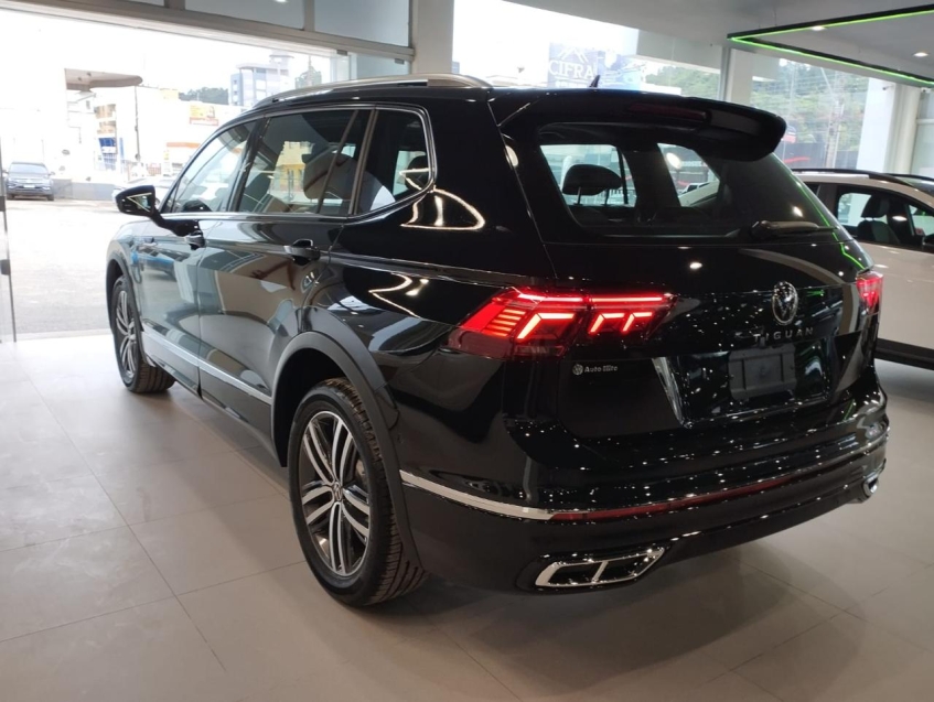volkswagen tiguan 2.0 300 tsi gasolina allspace r-line automatico 4p 2025