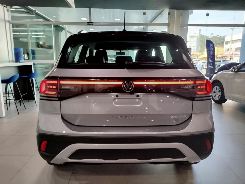 volkswagen t-cross 1.0 200 tsi total flex comfortline automatico 4p 2025