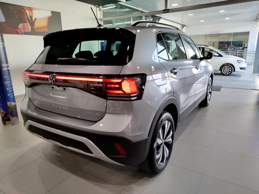 volkswagen t-cross 1.0 200 tsi total flex comfortline automatico 4p 2025