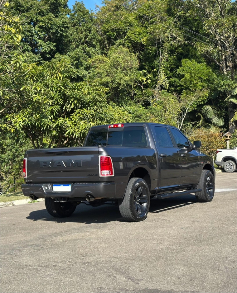 ram classic 5.7 v8 gasolina laramie cd 4x4 automatico 4p 2022