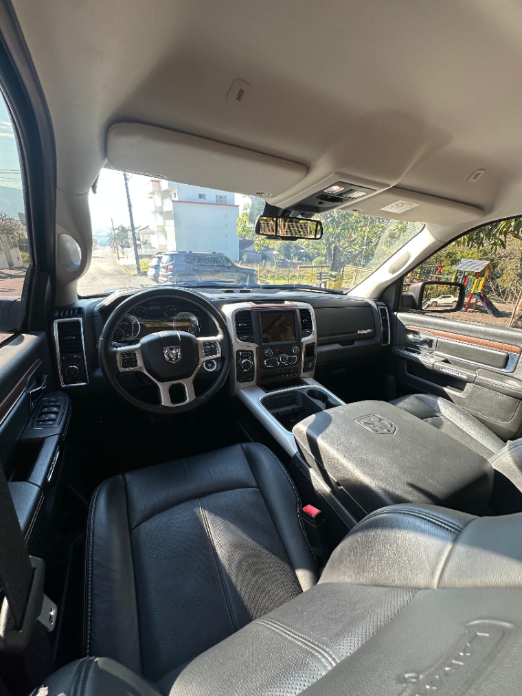 ram classic 5.7 v8 gasolina laramie cd 4x4 automatico 4p 2022