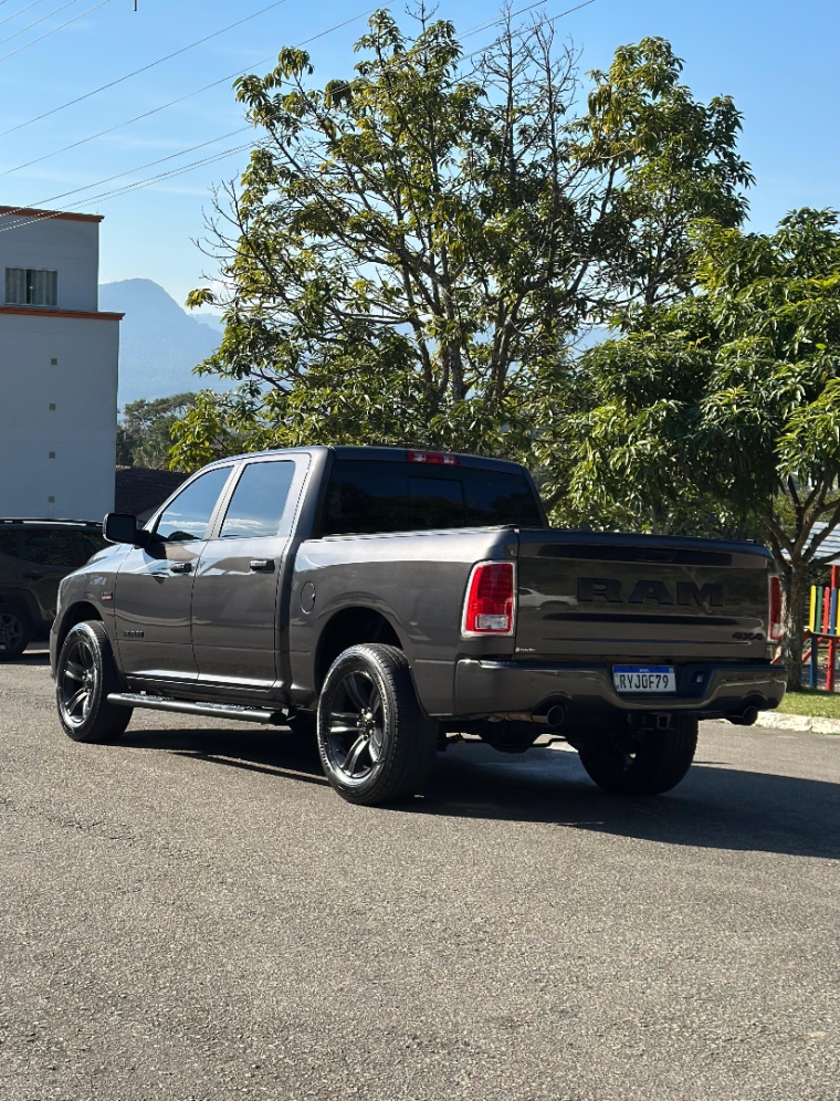 ram classic 5.7 v8 gasolina laramie cd 4x4 automatico 4p 2022
