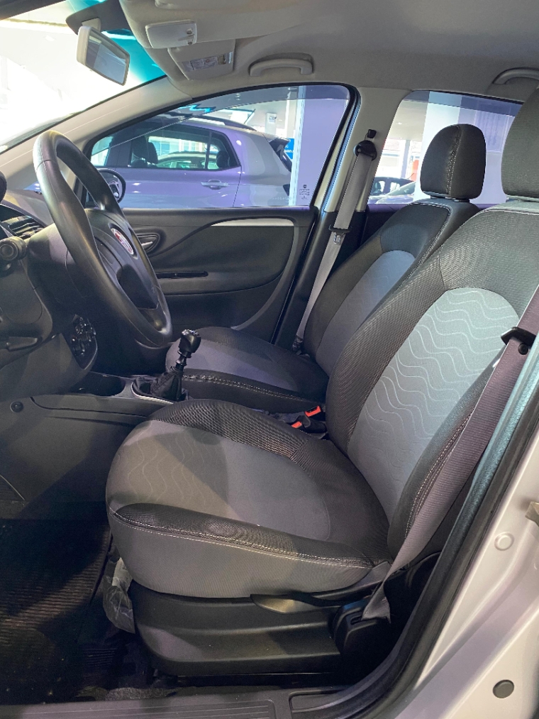 fiat punto 1.6 essence 16v flex 4p manual 2016