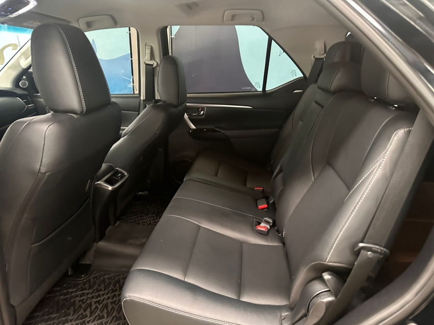 toyota hilux 2.8 d-4d turbo diesel cd srx 4x4 automatico 4p 202411