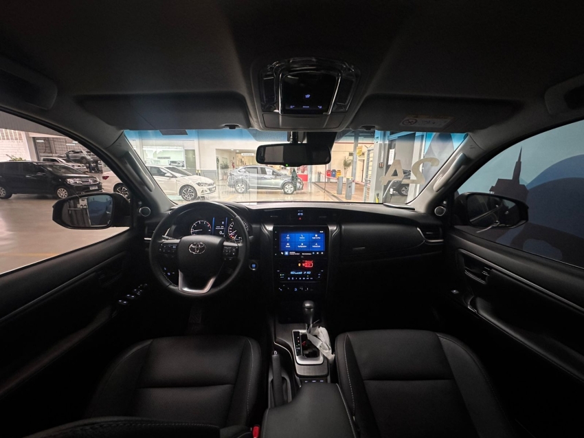 toyota hilux 2.8 d-4d turbo diesel cd srx 4x4 automatico 4p 202410