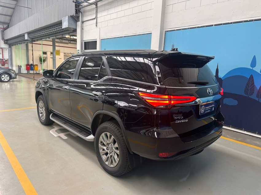 toyota hilux 2.8 d-4d turbo diesel cd srx 4x4 automatico 4p 20243