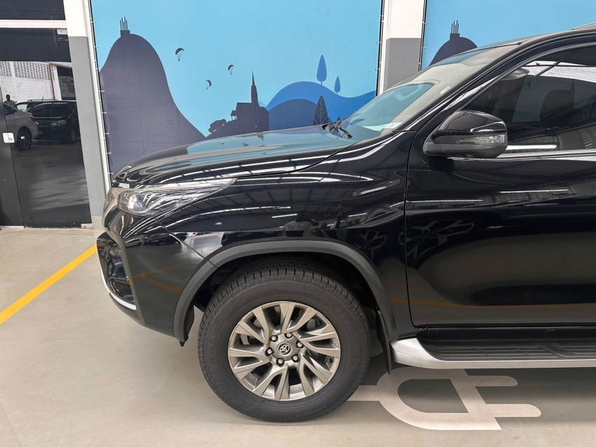 toyota hilux 2.8 d-4d turbo diesel cd srx 4x4 automatico 4p 20242