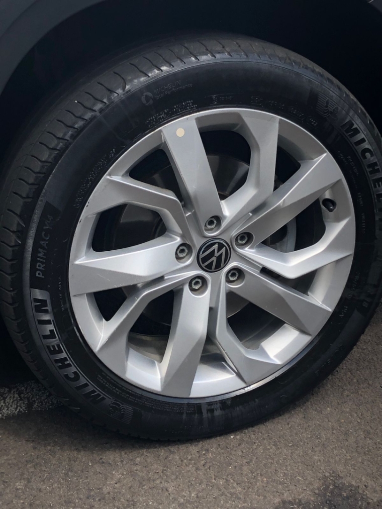 volkswagen taos 1.4 250 tsi total flex comfortline automatico 4p 202224