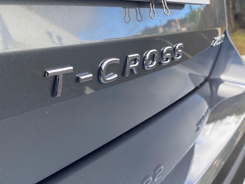 volkswagen t-cross 1.0 200 tsi total flex comfortline automatico 4p 202513