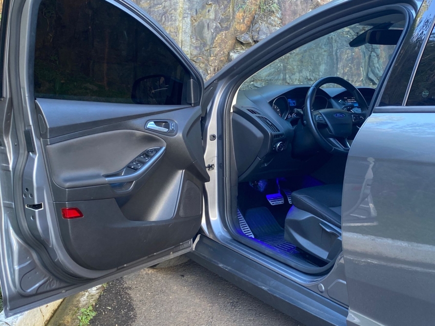 ford focus 2.0 se 16v flex 4p powershift automatico 201912