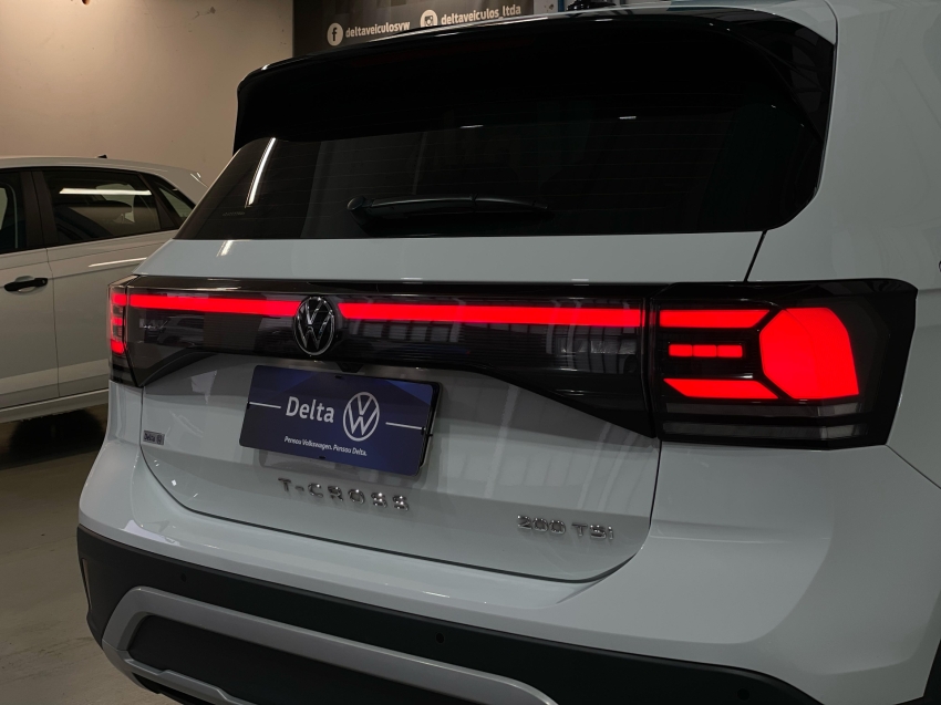 volkswagen t-cross 1.0 200 tsi total flex comfortline automatico 4p 2025