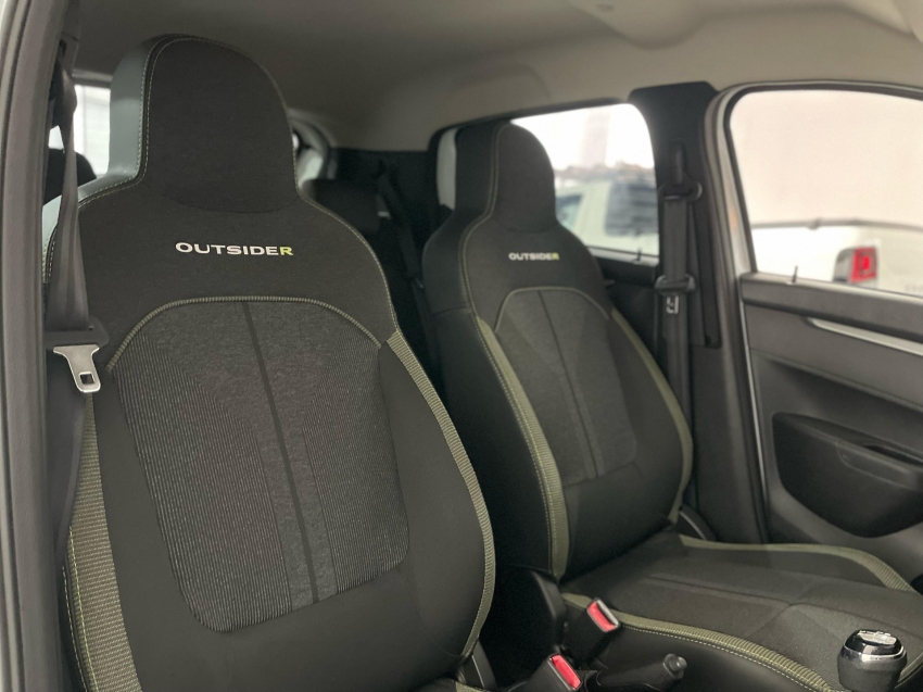renault kwid 1.0 12v sce flex outsider manual 4p 2025