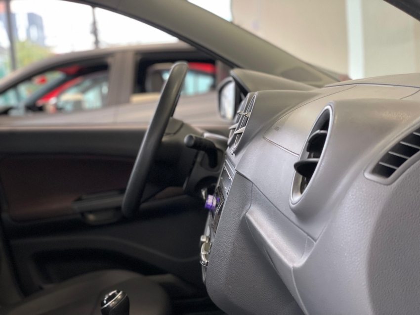 volkswagen voyage 1.6 mi 8v flex 4p manual 2014