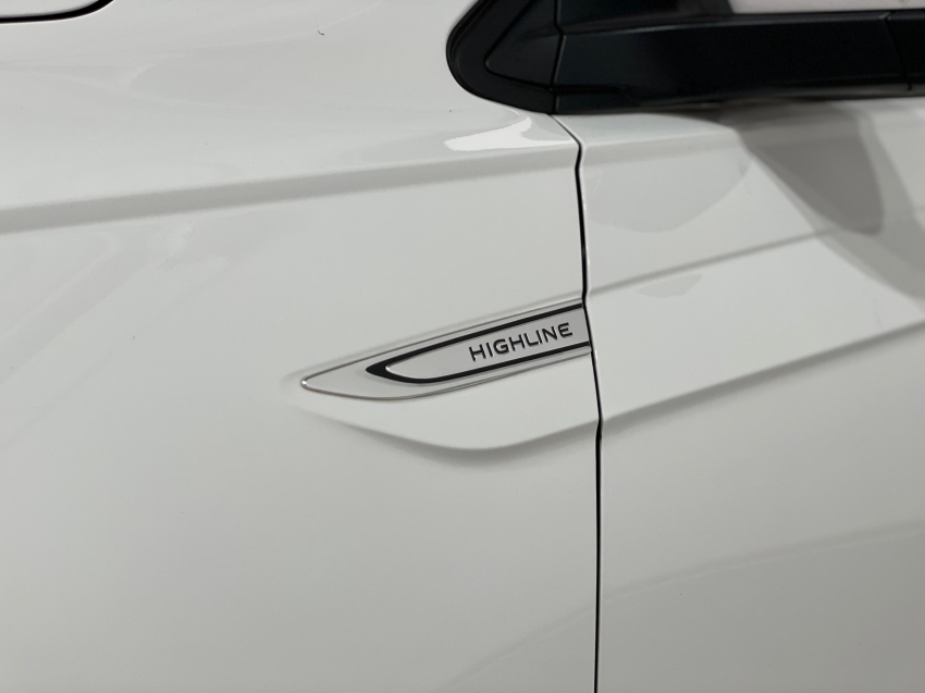 volkswagen virtus 1.0 200 tsi highline automatico flex 4p 2025