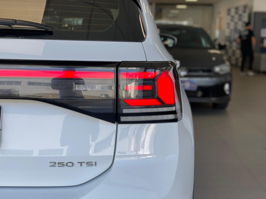 volkswagen t-cross 1.4 250 tsi total flex highline automatico 4p 2025