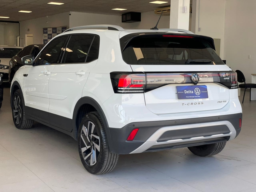volkswagen t-cross 1.4 250 tsi total flex highline automatico 4p 2025