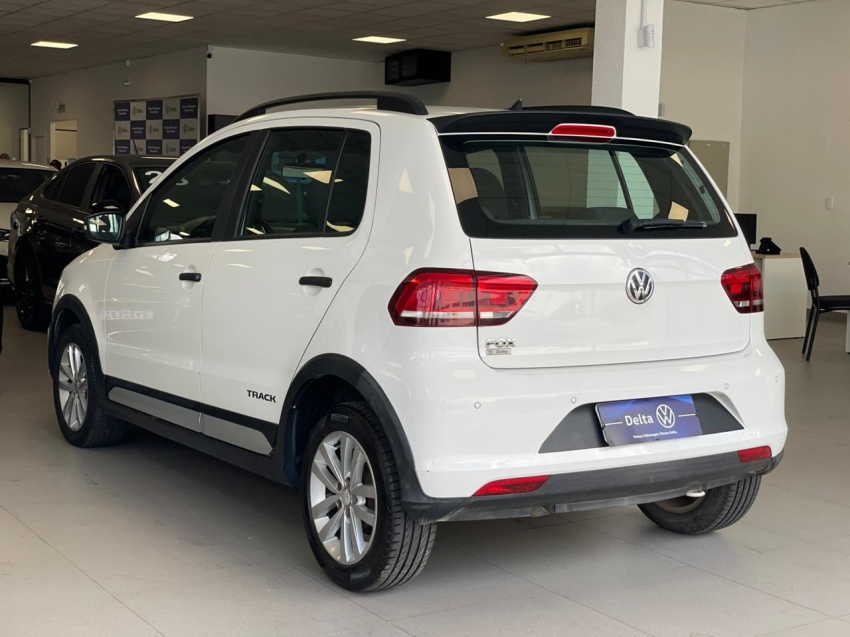 volkswagen fox 1.0 mpi track 12v flex 4p manual 2017