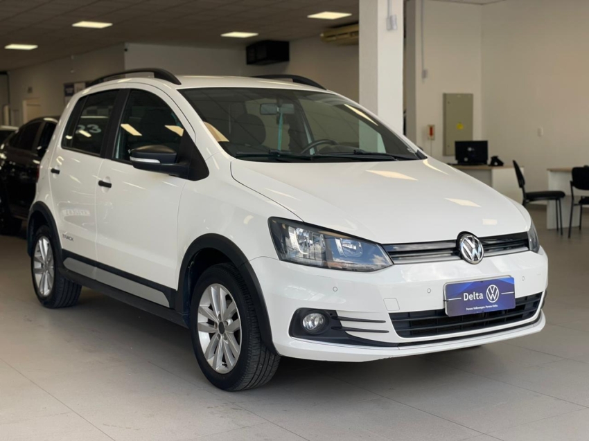 volkswagen fox 1.0 mpi track 12v flex 4p manual 2017