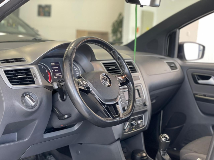 volkswagen fox 1.0 mpi track 12v flex 4p manual 2017