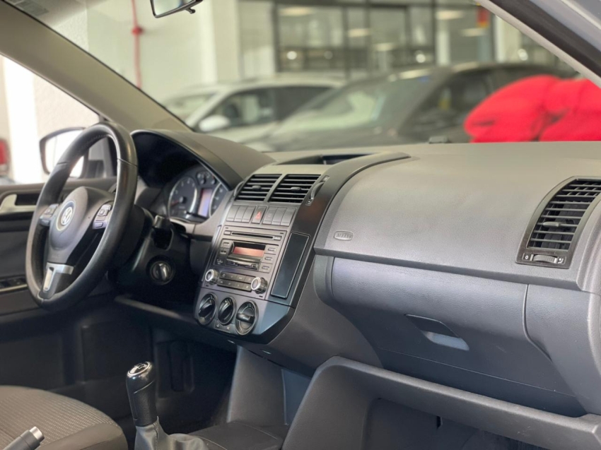 volkswagen polo 1.6 mi 8v flex 4p manual 2013