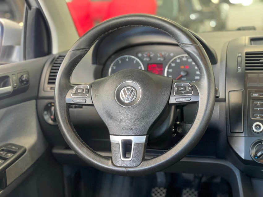 volkswagen polo 1.6 mi 8v flex 4p manual 2013