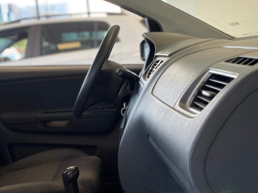 volkswagen fox 1.6 mi 8v flex 4p manual 201311