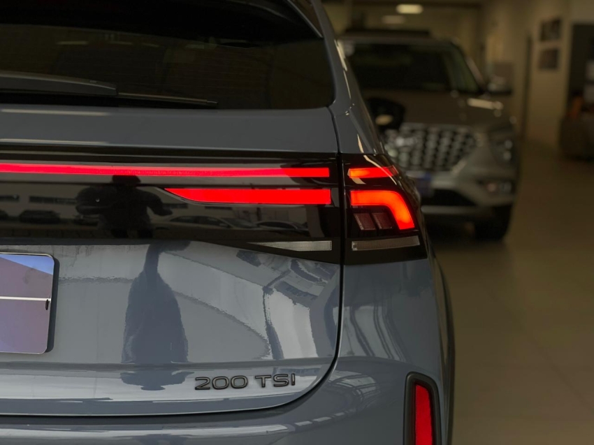 volkswagen nivus 1.0 200 tsi total flex highline automatico 4p 202515