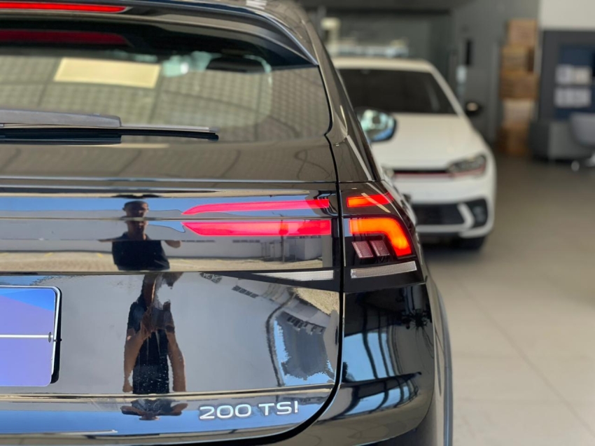 volkswagen nivus 1.0 200 tsi total flex highline automatico 4p 202315