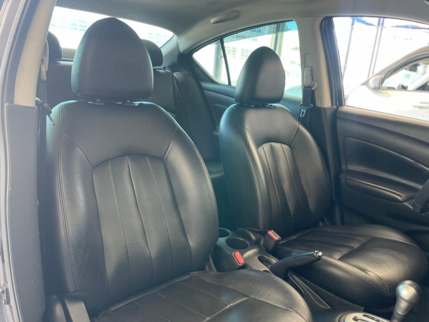 nissan versa 1.6 16v flexstart sl 4p xtronic flex automatico 201812