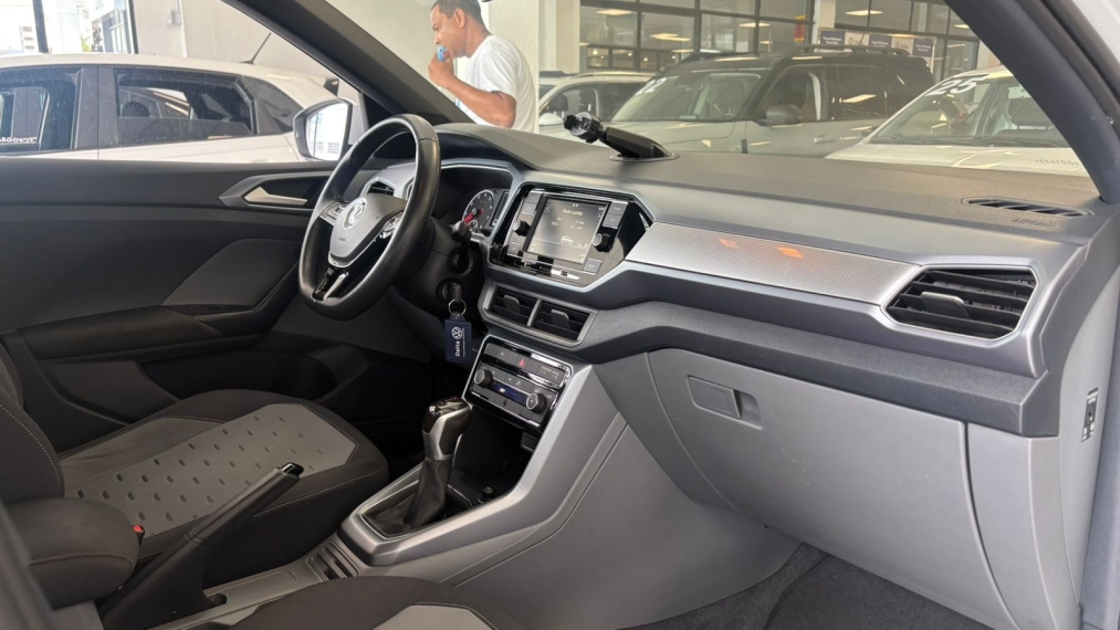 volkswagen t-cross 1.0 200 tsi total flex comfortline automatico 4p 20206